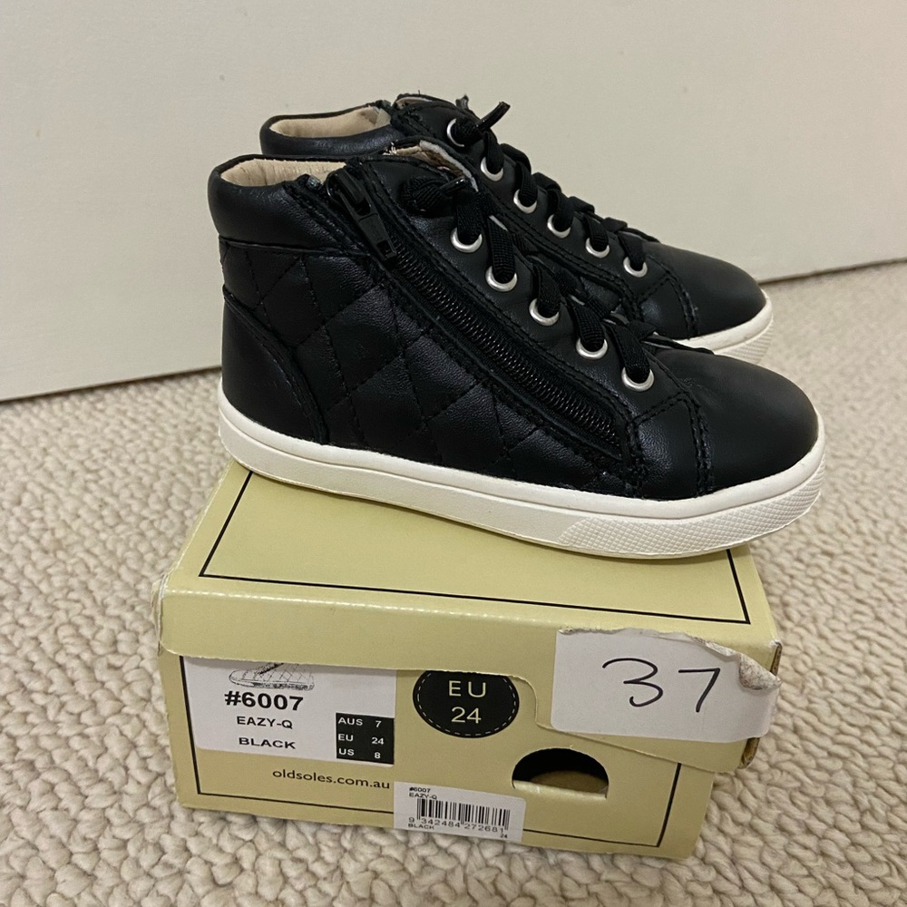 Old soles size 8T brand new zip up high top shoes